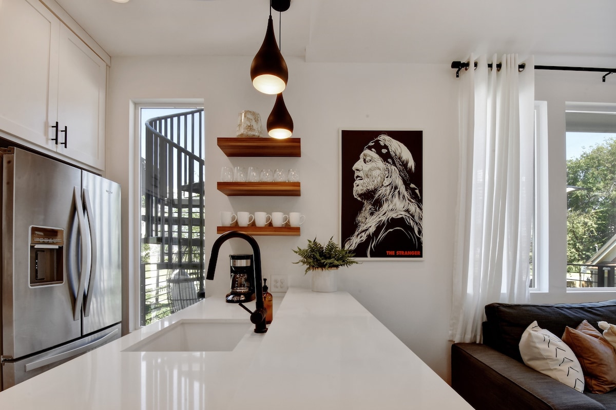 Bright + Chic Back House | Walk Downtown