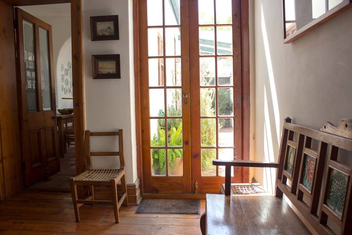 Classic Green Point Townhouse gallery image 2