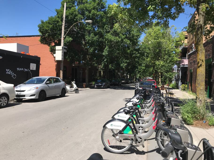 Les bixis sont directement sur ma rue a 1 min!!!