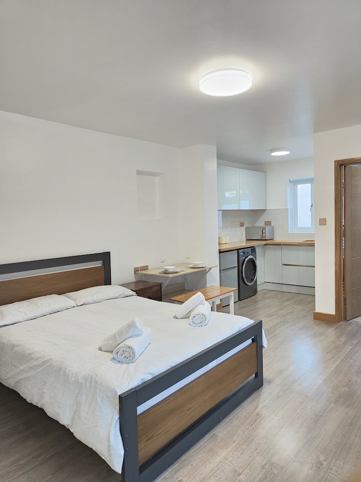 Katie Modern One Bed -Cherry - Oxford