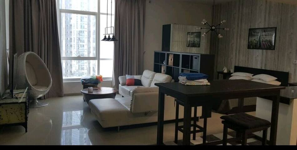 Amenities: Gym Pool Wifi Parking Carrefour Laundry