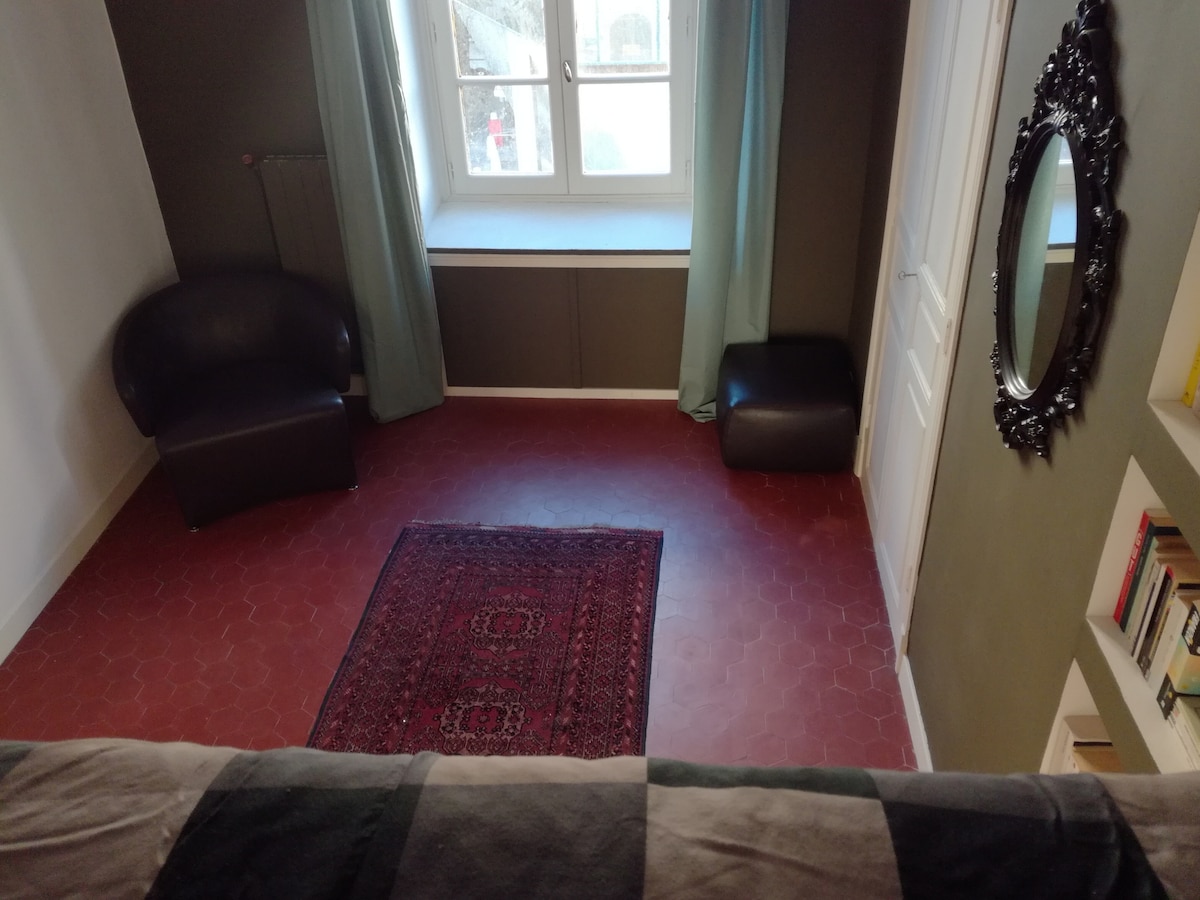 Mwonekano kutoka kwenye mezzanine ya chumba cha kulala cha mashariki.