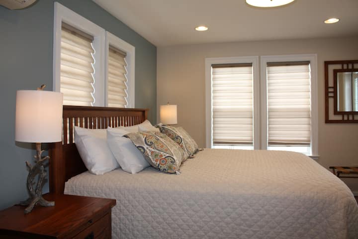 Bedroom #4 with king bed