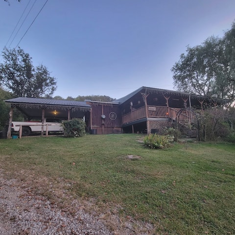 Hillside Happiness Retreat in pristine TN. 2bdroom