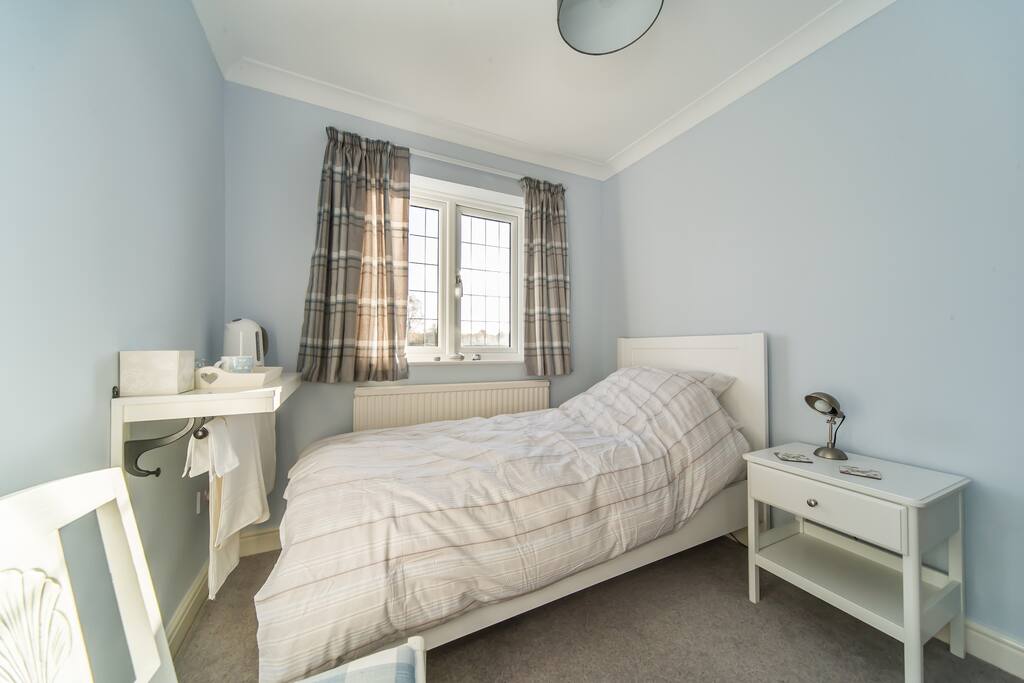 Rosemary bedroom showing new single bed.