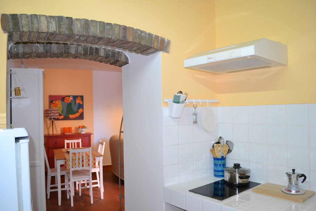 Vano cottura e zona pranzo