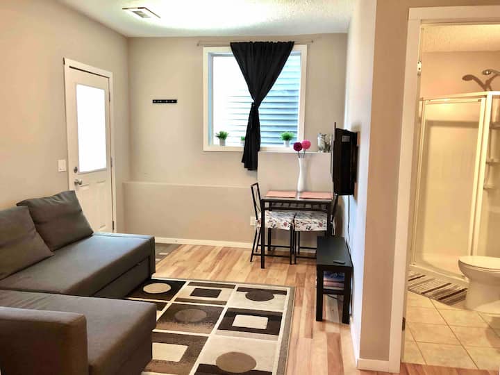 Private Cozy Suite In Nw - Calgary