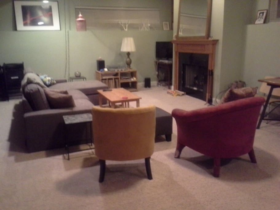 Livingroom with TV and fireplace