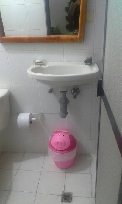Baño privado del cuarto pequeño
