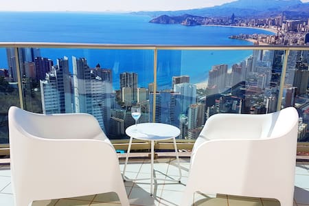 Luxury apartment on the 40th floor of Torre Lugano