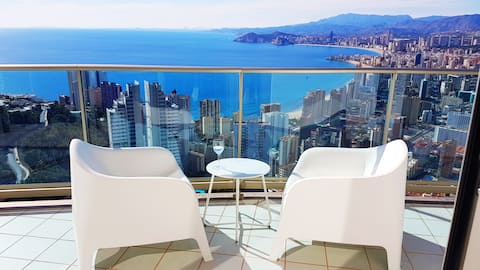 Luxury apartment on the 40th floor of Torre Lugano