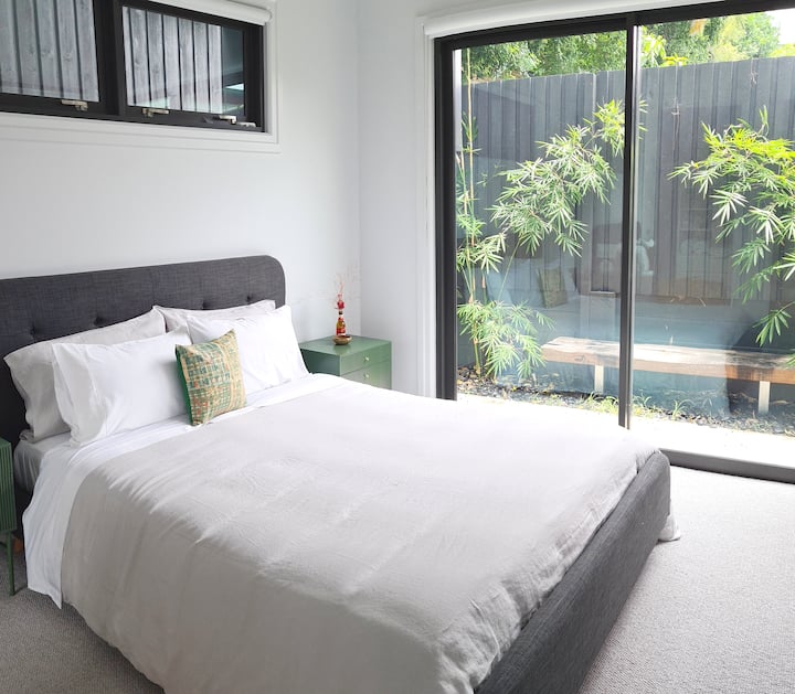 Private Two Bedroom Guest Suite near the Gabba Guest suites for Rent in Kangaroo Point