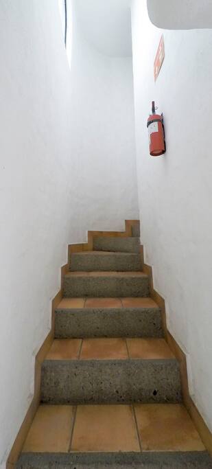 Escalera de acceso a la planta alta
