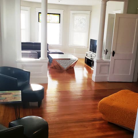 Bright and cozy 3 bedroom apartment in Chicopee