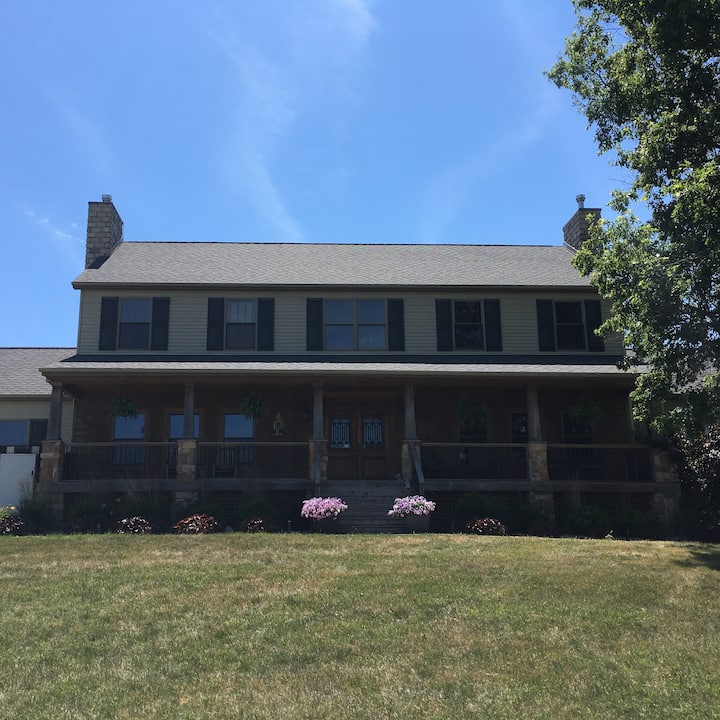 Linden House Bed & Breakfast Bed and breakfasts for Rent in Lynnville