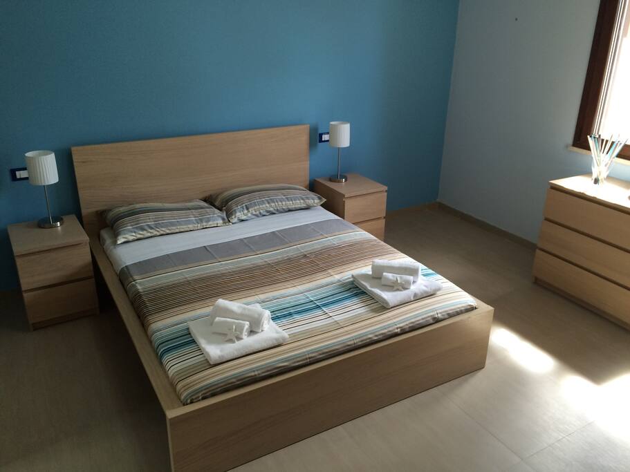 Camera da letto 1 con annesso bagno e doccia