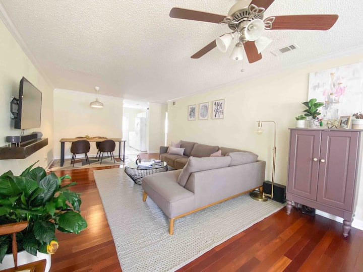 Modern & Cozy Condo | Parking + 2br - Pensacola, FL