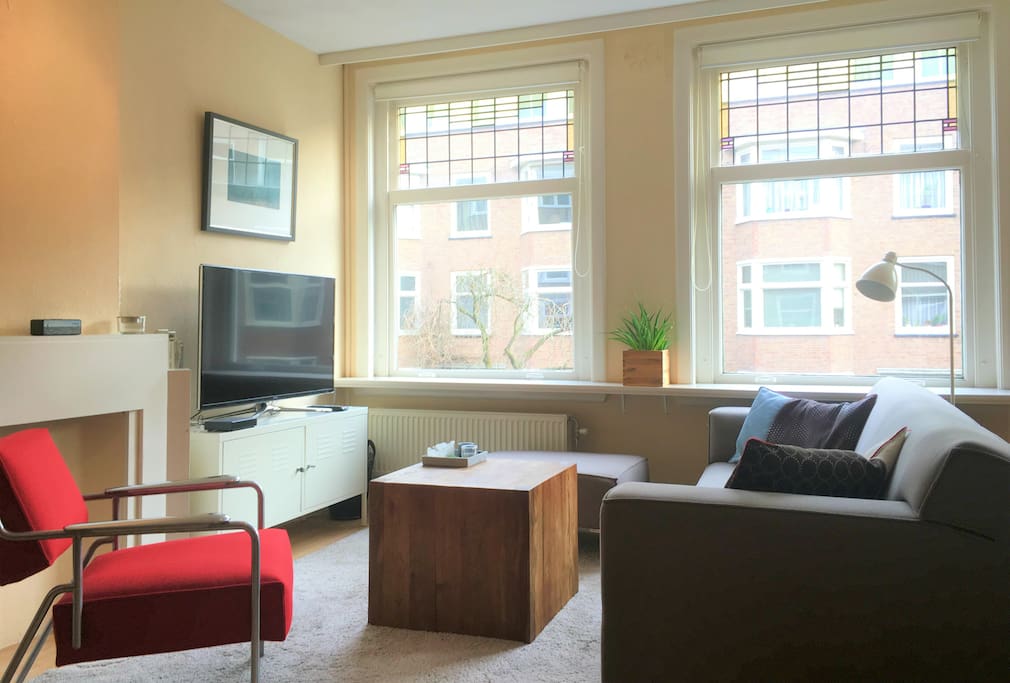 Lounge area | Cable TV + Fast WIFI