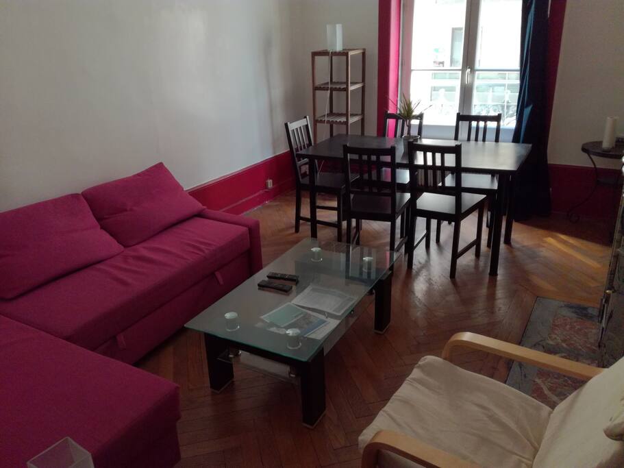 Salon avec canapé convertible pour 2 couchages