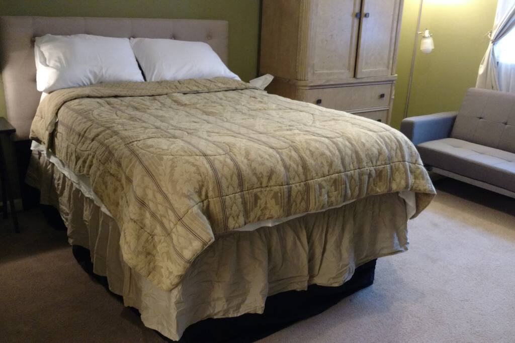 Cozy full size bed.