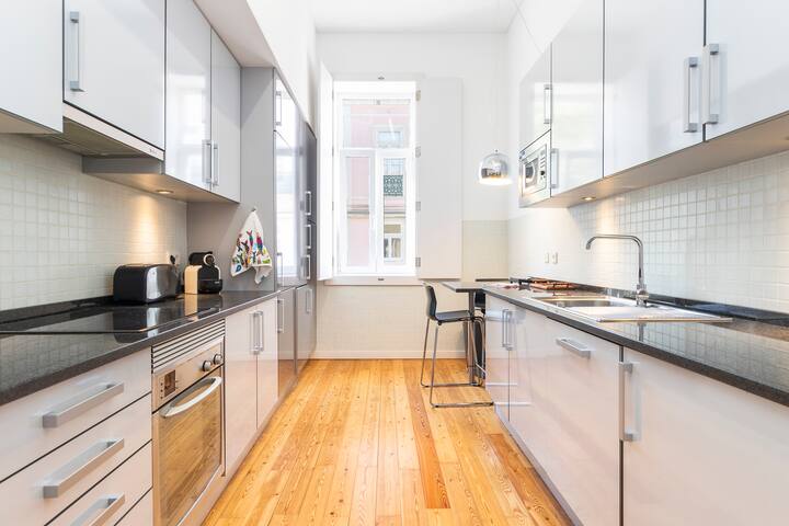 Distinct 2 bed in downtown with aircon gallery image 5