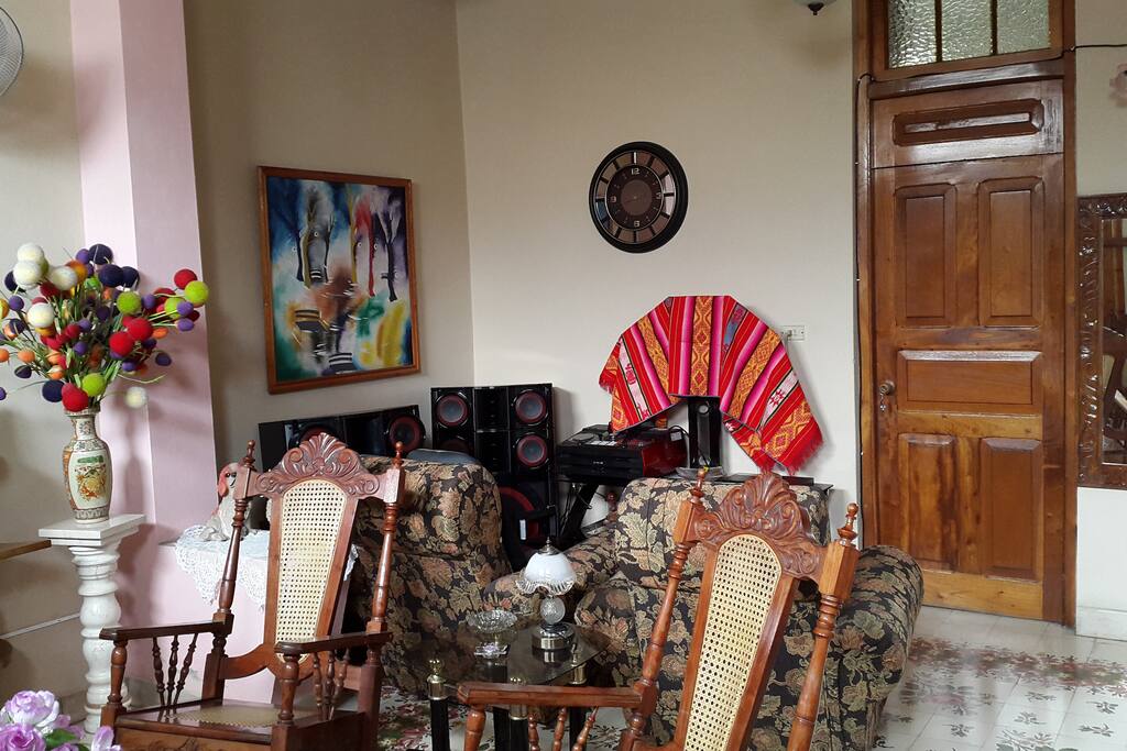 Salón principal climatizado.