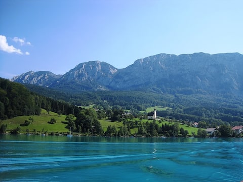 Lake Attersee Chalet: Farmhouse with lake view for up to 10 people