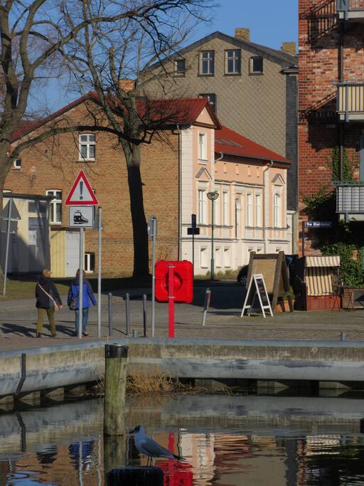 Nur wenige Schritte zum schönen Neustrelitzer Stadthafen