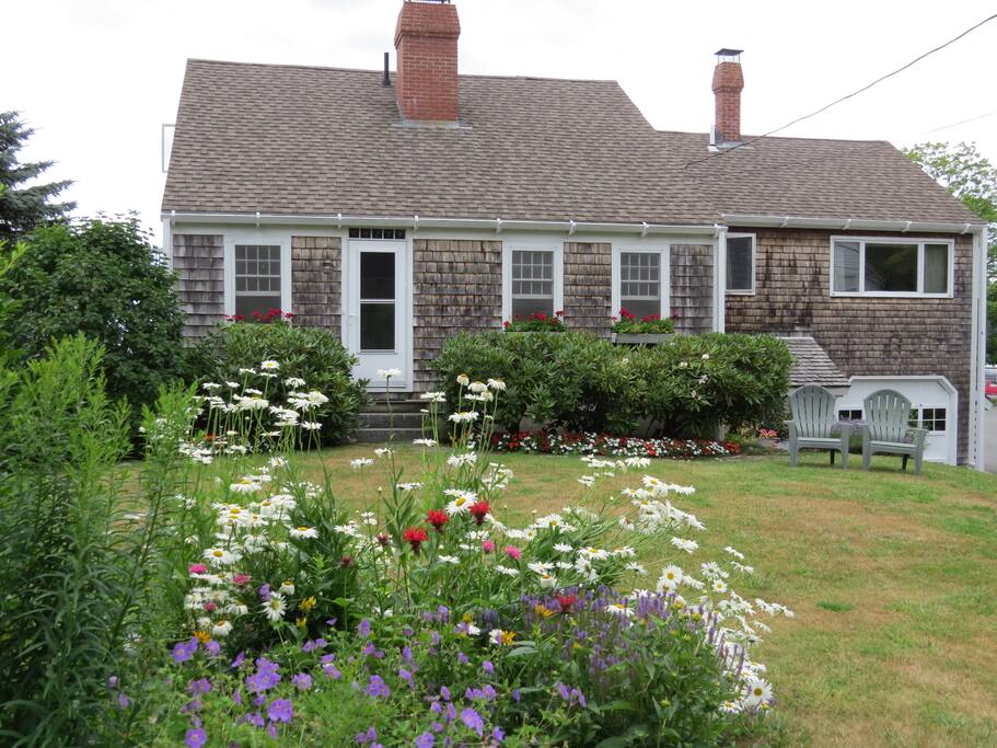 Traditional New England Cape
