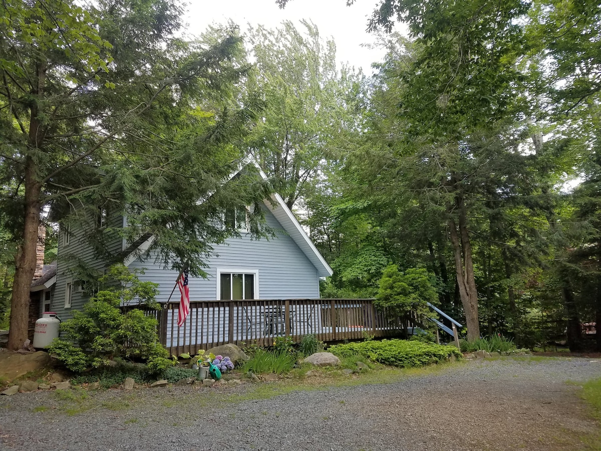 Private Pocono Retreat on Golf Course&Pet friendly Houses for Rent in