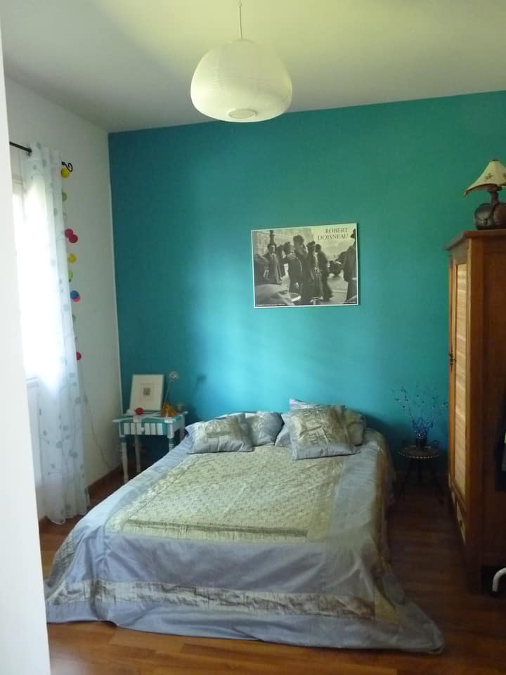 Chumba cha kulala cha 1 na kabati la chai, upande wa bustani ulio na bafu linalounganishwa