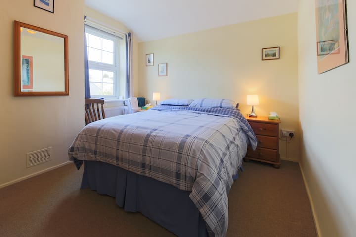 Welcoming double room, cosy cottage