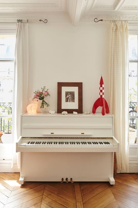 Piano à disposition.