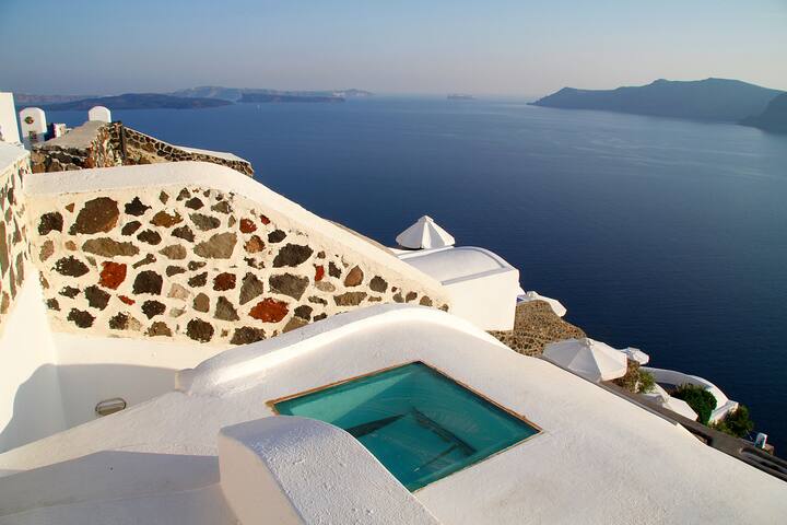 White House Villa in Oia, 3 bedrooms ,plunge pool gallery image 2