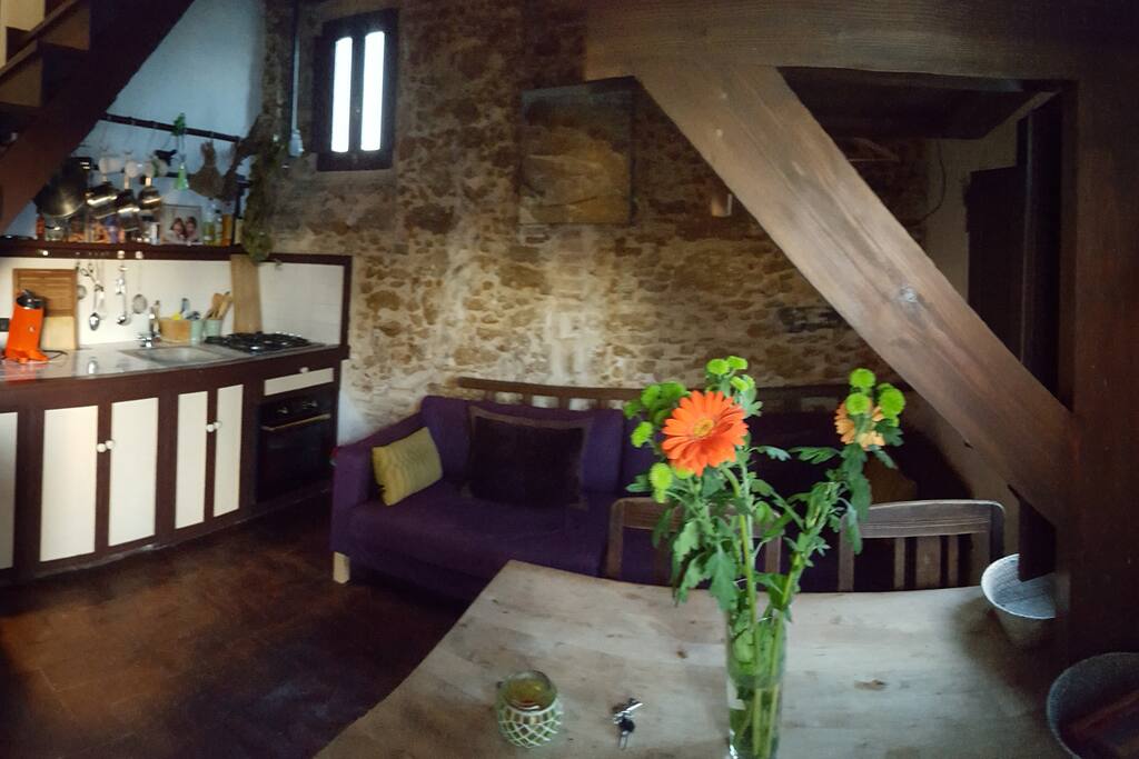 1.planta: entrada; cocina-salón ( kitchen, seen from the entrence )
