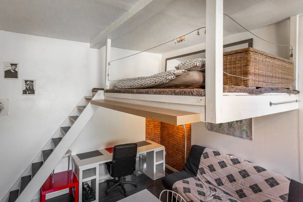 Lit mezzanine