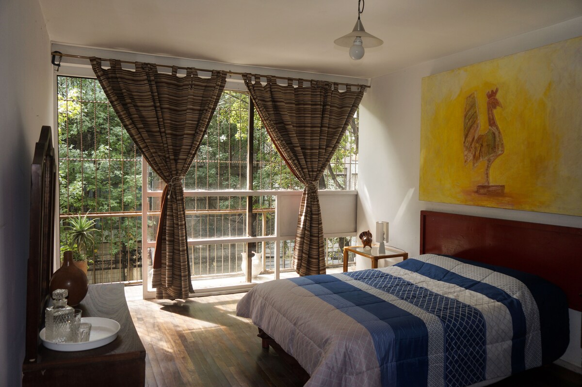 ห้องเตียงใหญ่ขนาดใหญ่ 2 ห้องตั้งอยู่บนชั้นเดียวกัน มีทางเข้าแยกต่างหากผู้เข้าพักใช้อพาร์ทเมนท์โดยเฉพาะ (ไม่ใช้ร่วมกัน)