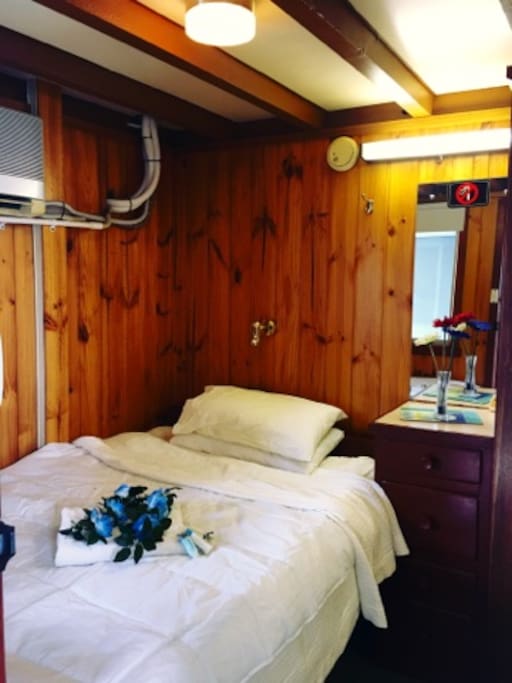 Cosy Ensuite Cabins
With double bed
