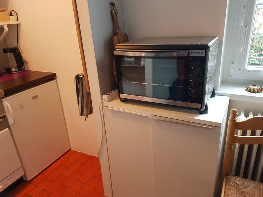 Küche mit kleinem Ofen