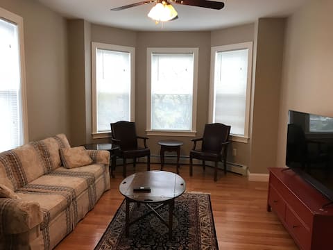 Popular Airbnb listing: -2 Traditional 3 BR/2 Bath/Prkng By Arprt/Bos in Revere