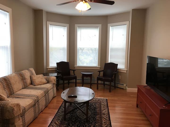 -2 Traditional 3 Br/2 Bath/prkng By Arprt/bos - Kings Beach, Lynn