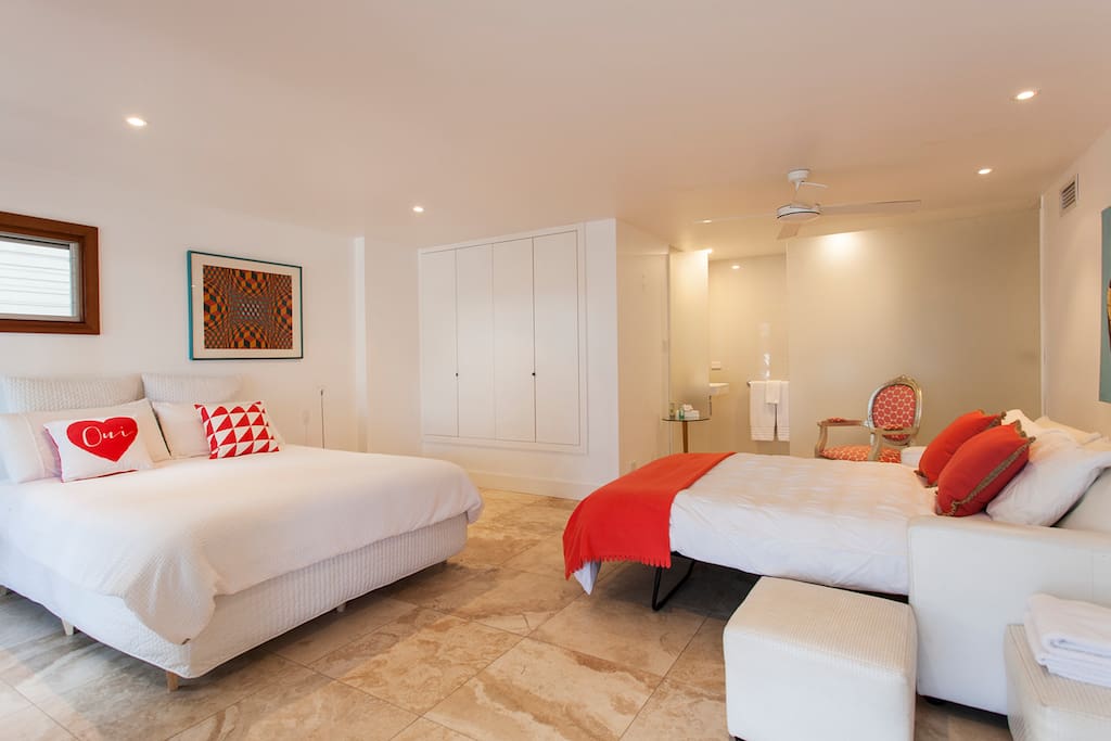 The "Beach Coral" Suite with 2 bed configuration and ensuite