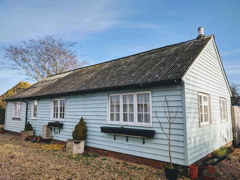 Cosy cottage with wood beamed ceilings.