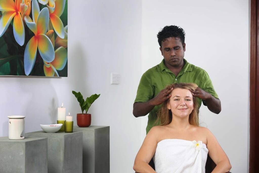 Ayurvedic Head Massage @ VillaVelmarie Ayurveda Resort, Sri Lanka