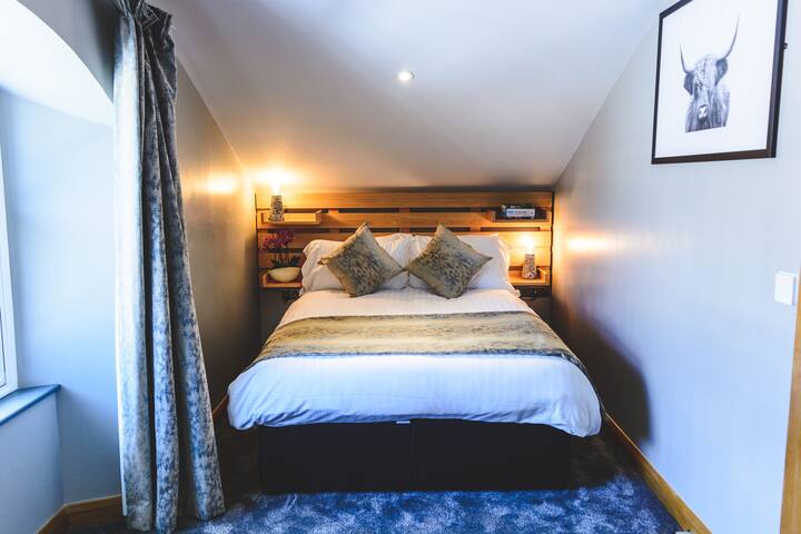 Mono Suites – Two Bedroom Suite gallery image 4