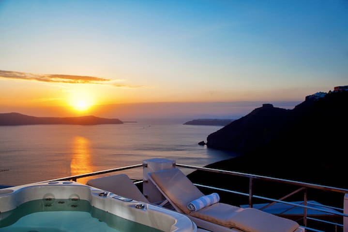 3 bedroom stylish villa at Fira, sea views,hot tub