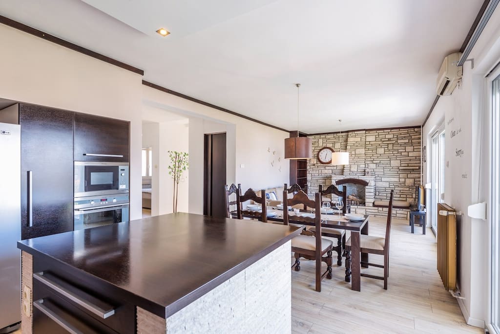Kitchen/dining/living room