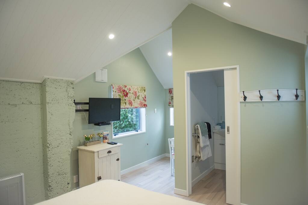 Rose Room ensuite