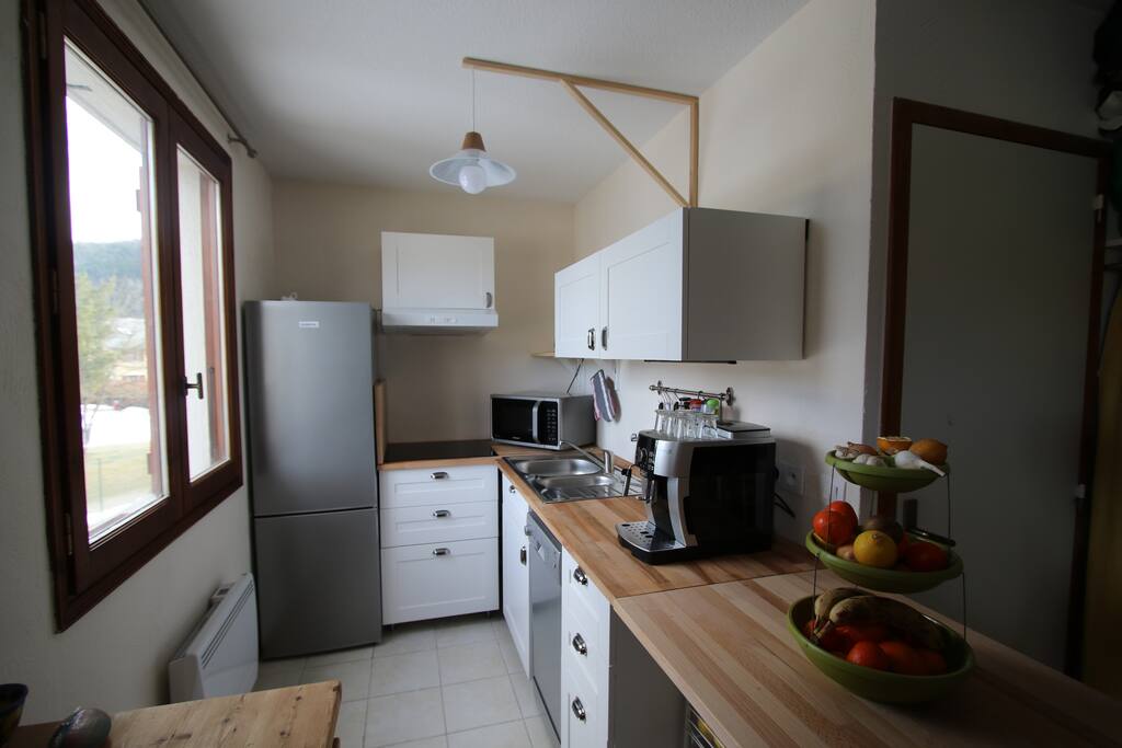 Cuisine équipée avec lave-vaisselle