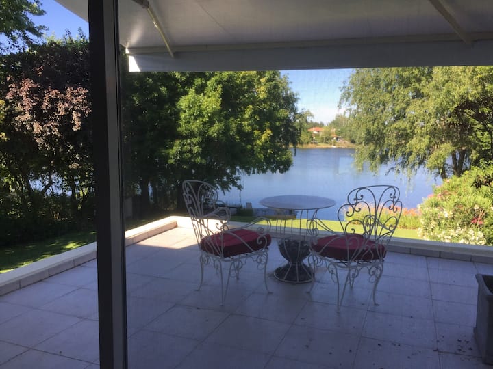 חדר ראשי עם מרפסת